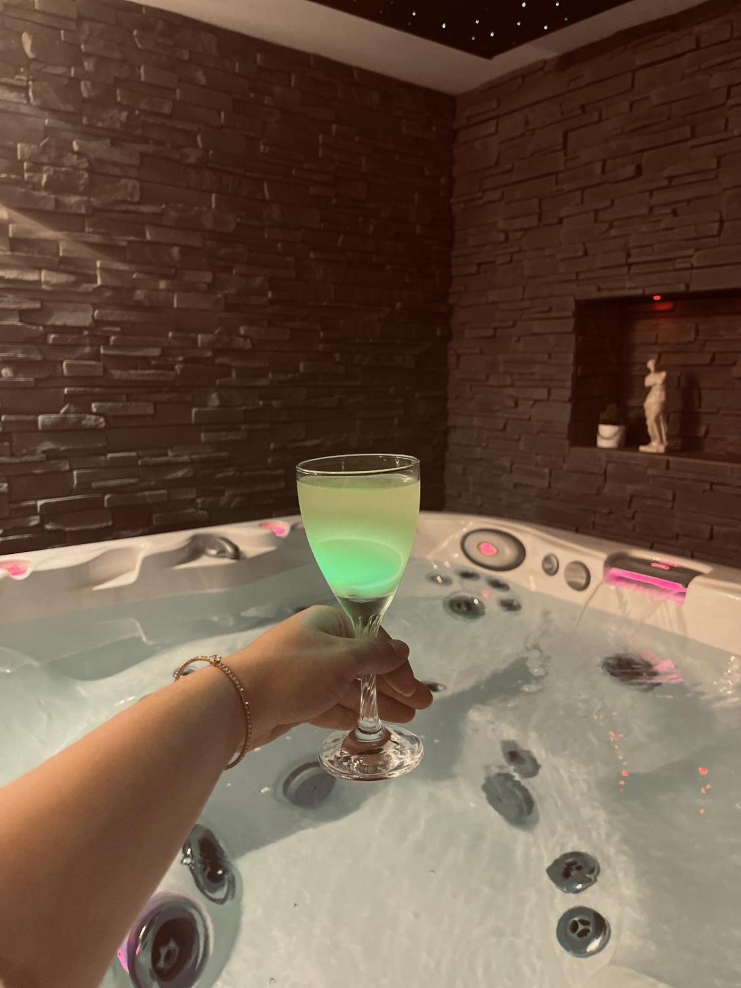 O Venus Spa Sin-le-Noble Экстерьер фото